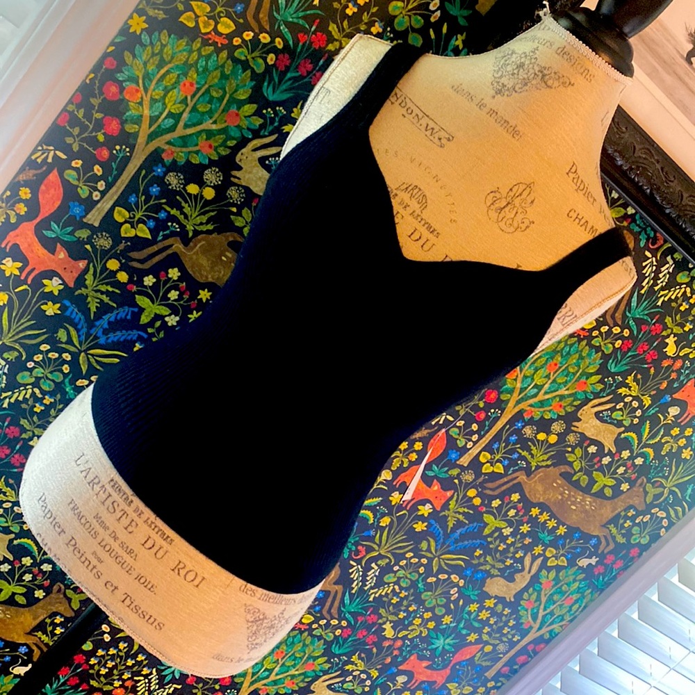 A&F Contour Sweetheart Sweater Tank